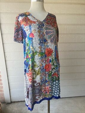 Anthropologie LulaLife Multi Color Floral  Short Sleeve
Women’s Dress Small